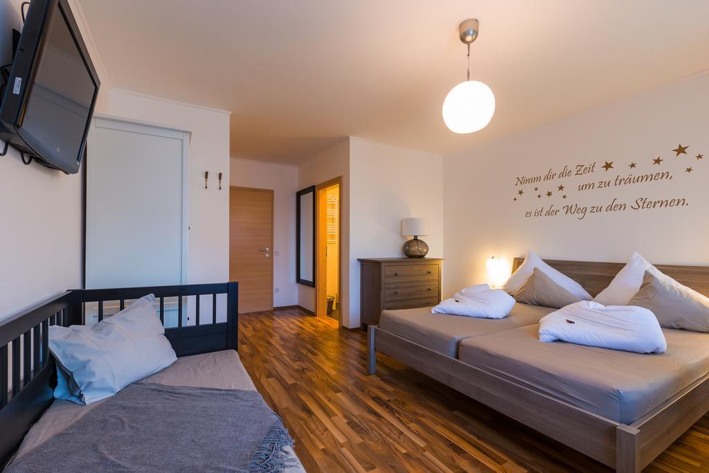Pension Julia & Haus Elisabeth - Wallner'S Hofheuriger & Weinhof Moerbisch Am See Luaran gambar